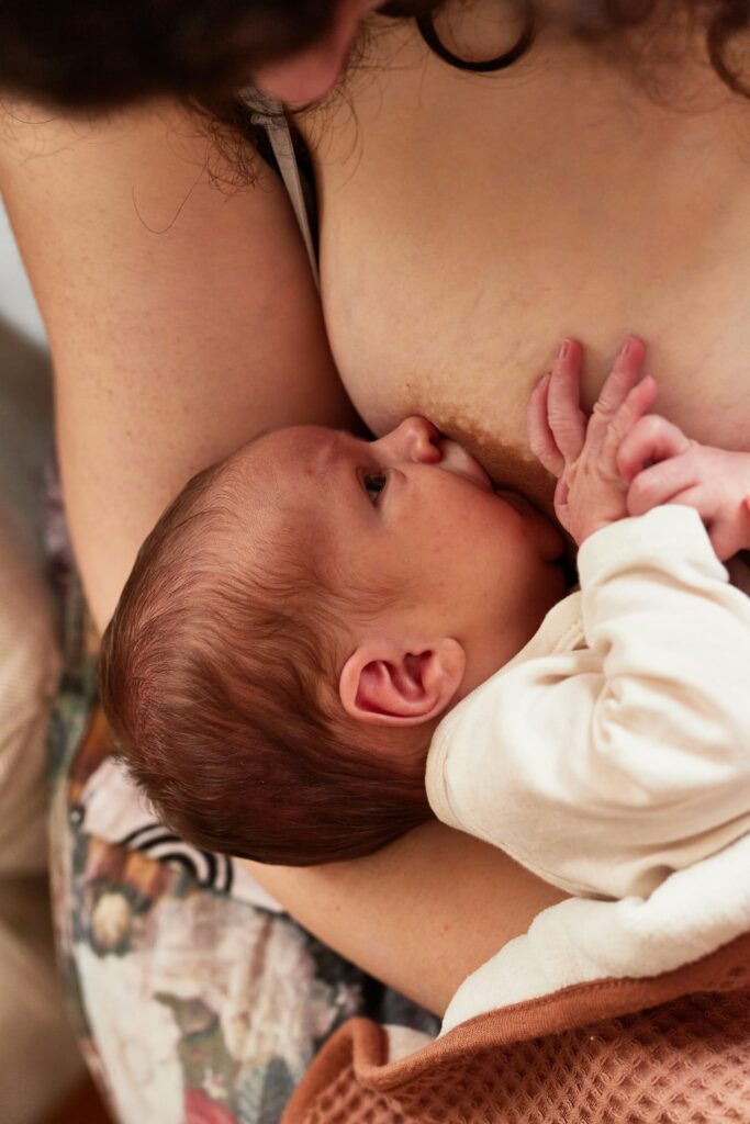 comment donner le biberon à un bébé allaité - les minis foodies - consultante en lactation à Bourgoin-Jallieu